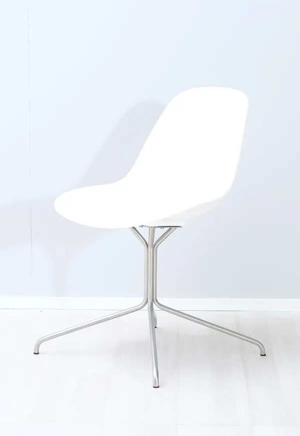 Vit matstol som passar perfekt till hösten 2025!