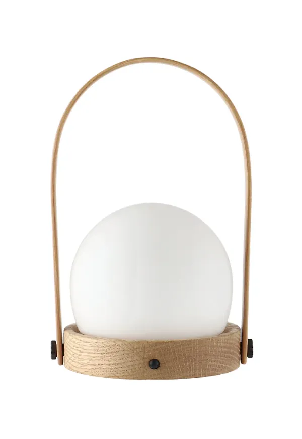 Elegant beige lampa 2025 från Menu.