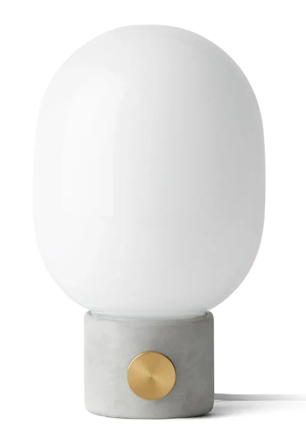 Söt grå bordslampa 2025 från Menu.