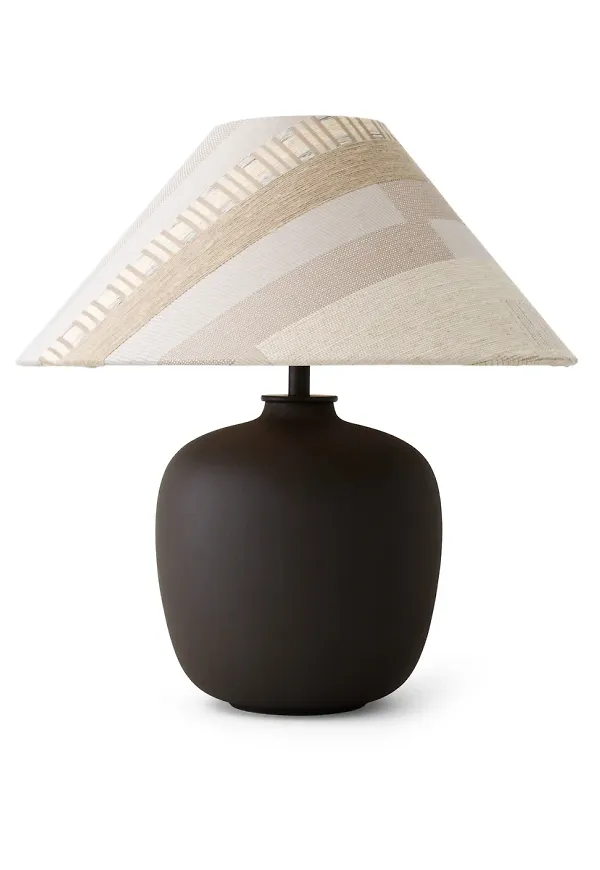 Brun Menu-bordslampa i superfin modell.