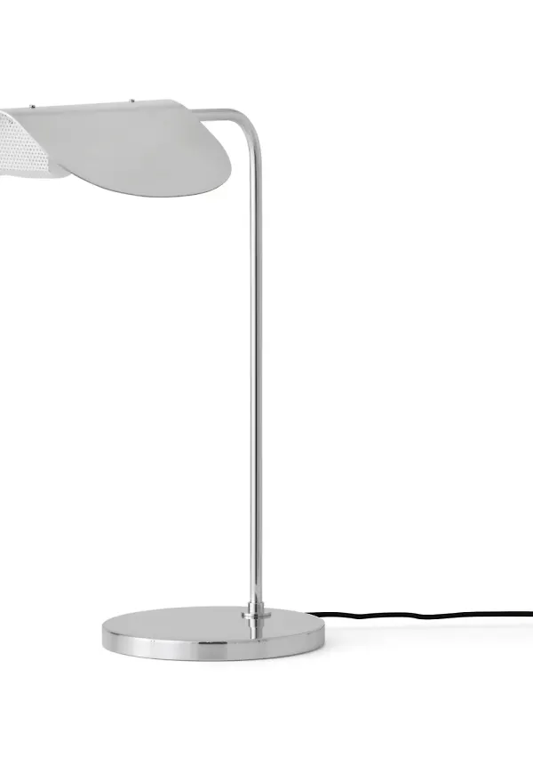 Fantastiskt fin lampa i silverfärgad färg gjord i aluminium.