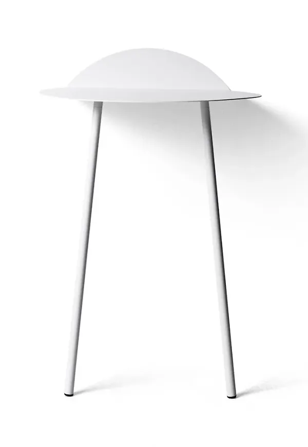 Vit Menu-avlastningsbord i stilren modell.