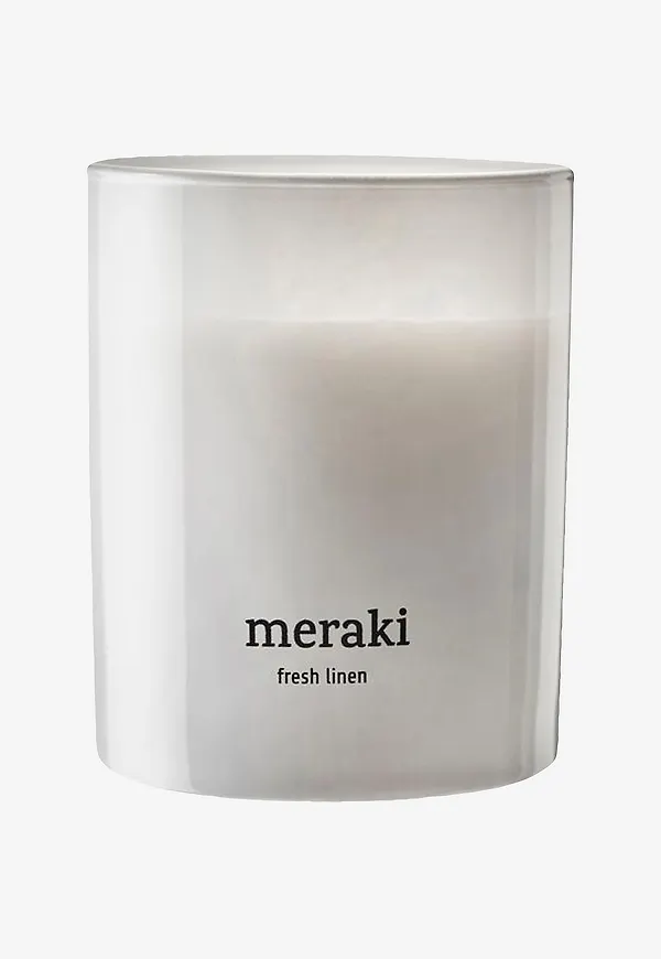 Supersnygg doftljus i vitt från Meraki.