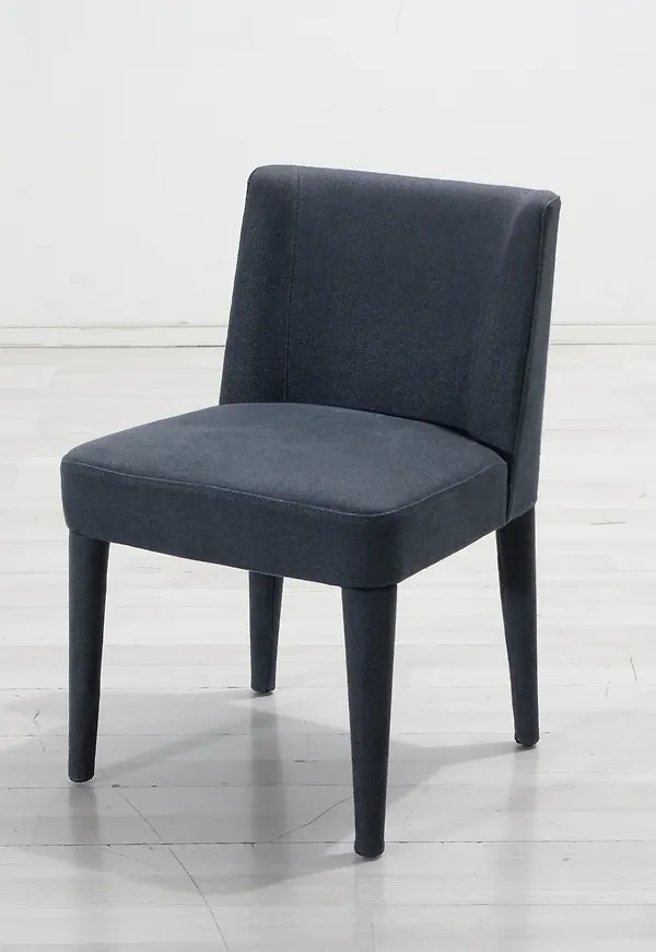 Härlig matstol i mörkgrått från No brand.