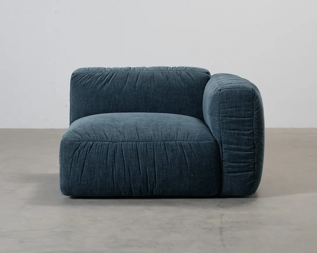 Riktigt snygg fåtölj i blått från Micadoni.