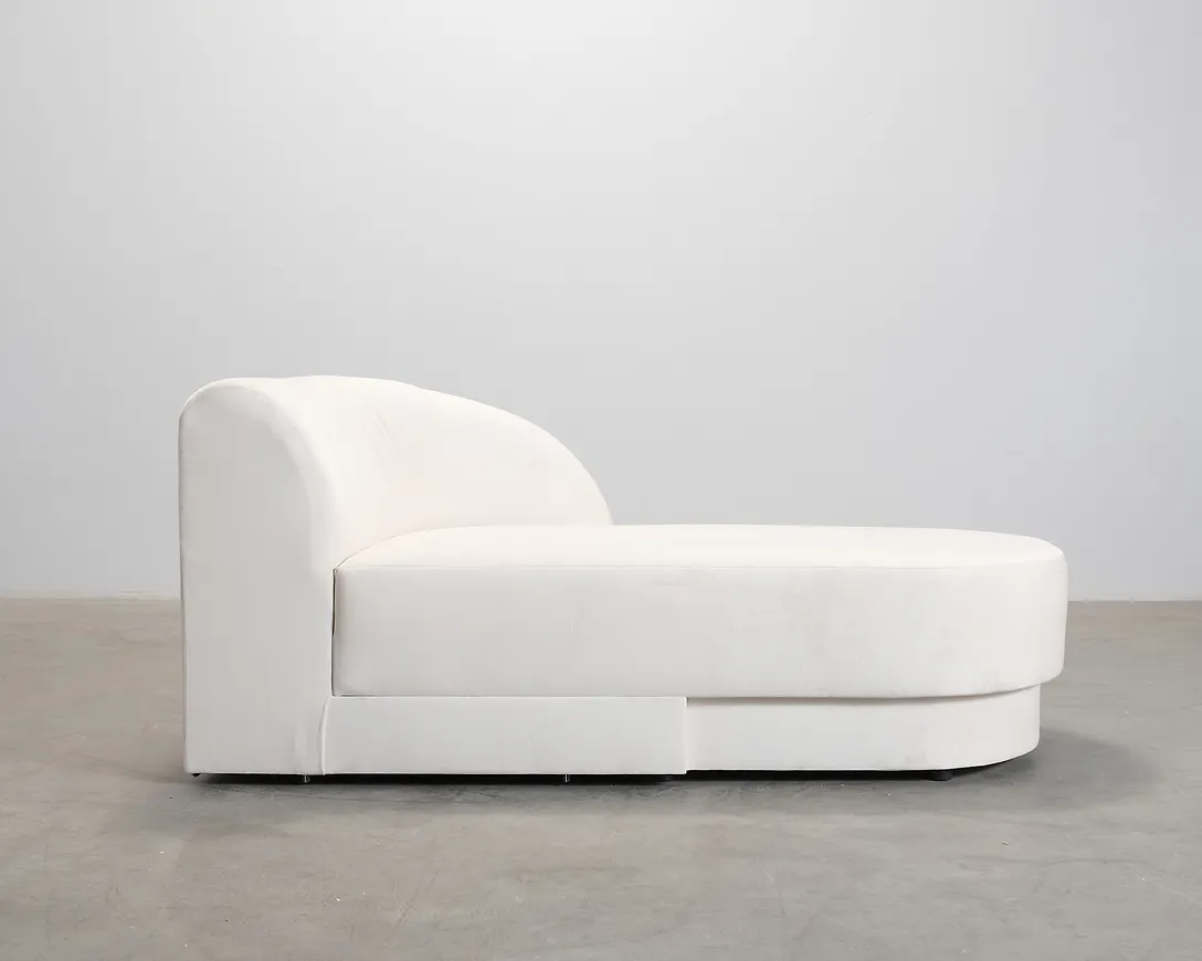 Superfin vit fåtölj 2026 från Micadoni.