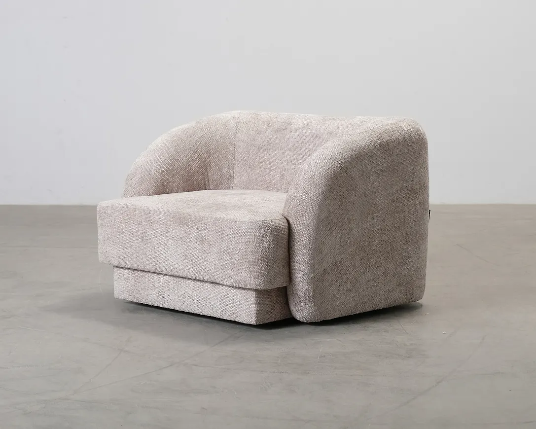 Beige Micadoni-fåtölj i mysig modell.