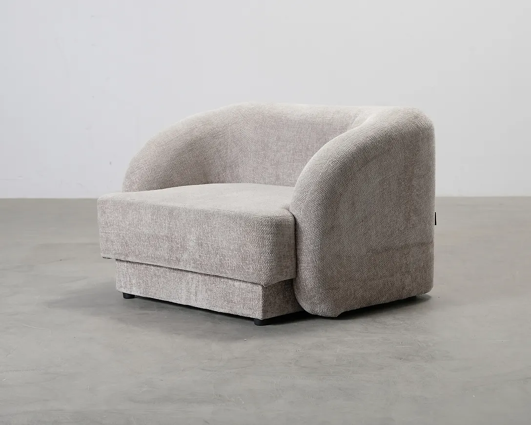 Elegant fåtölj 2026 från Micadoni.