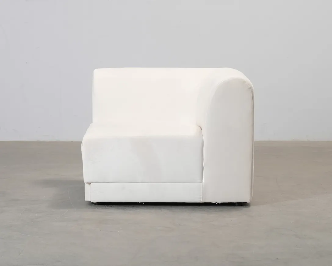 Ikonisk vit fåtölj 2026 från Micadoni.