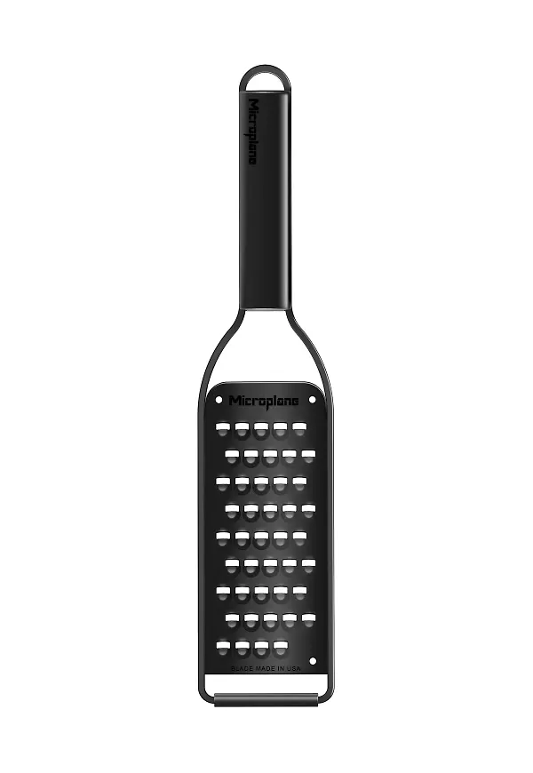 Svart Microplane-rivjärn i komfortabel modell.