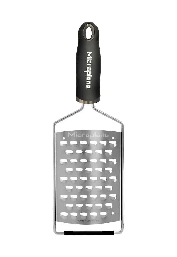 Svart Microplane-rivjärn i riktigt trendig modell.