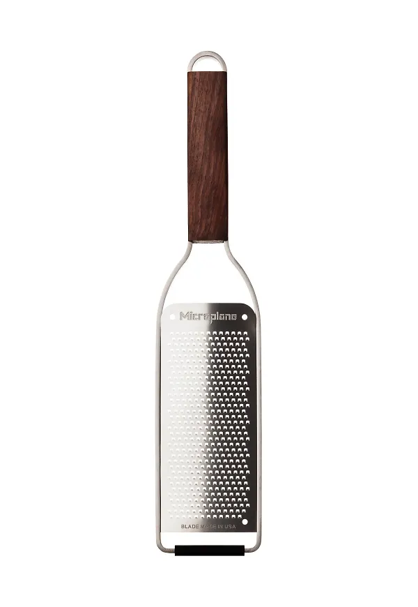 Brun Microplane-rivjärn i modern modell.