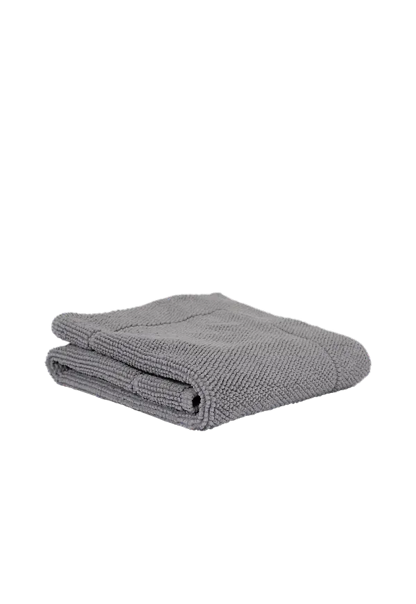 Grå Mille Notti-badrumsmatta i modern modell.