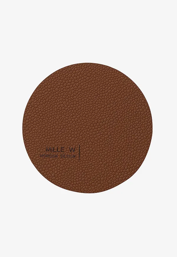 Söt underlägg i brunt från MiLLE W NORDISK DESIGN.