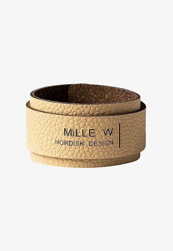 Riktigt trendig servettring i beiget från MiLLE W NORDISK DESIGN.