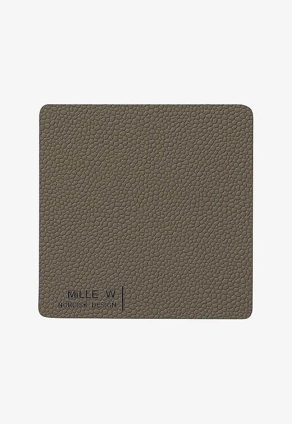 Otroligt fin glasunderlägg i grått från MiLLE W NORDISK DESIGN.