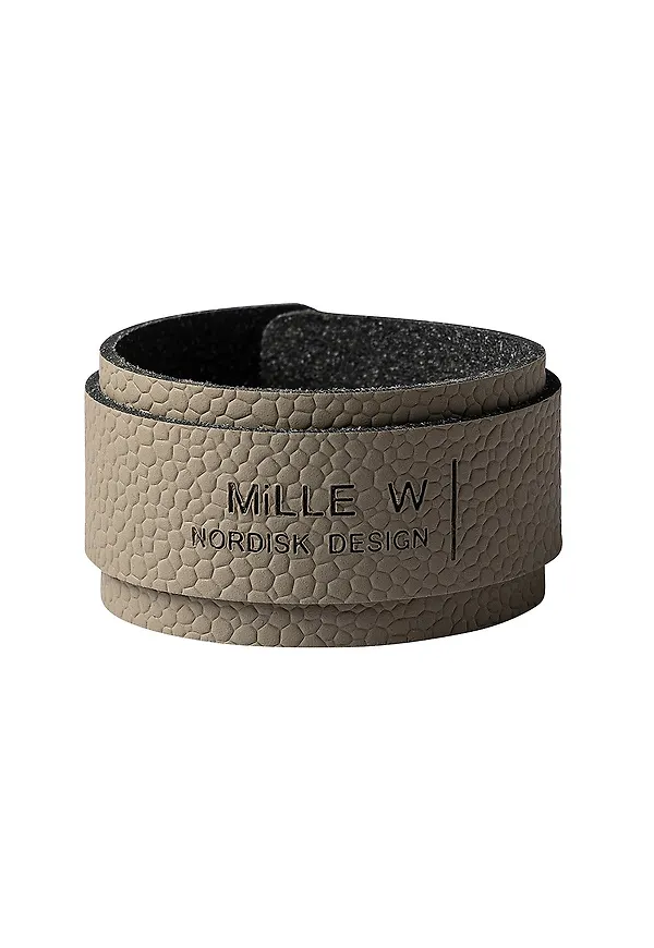 Grå MiLLE W NORDISK DESIGN-servettring i fantastiskt fin modell.