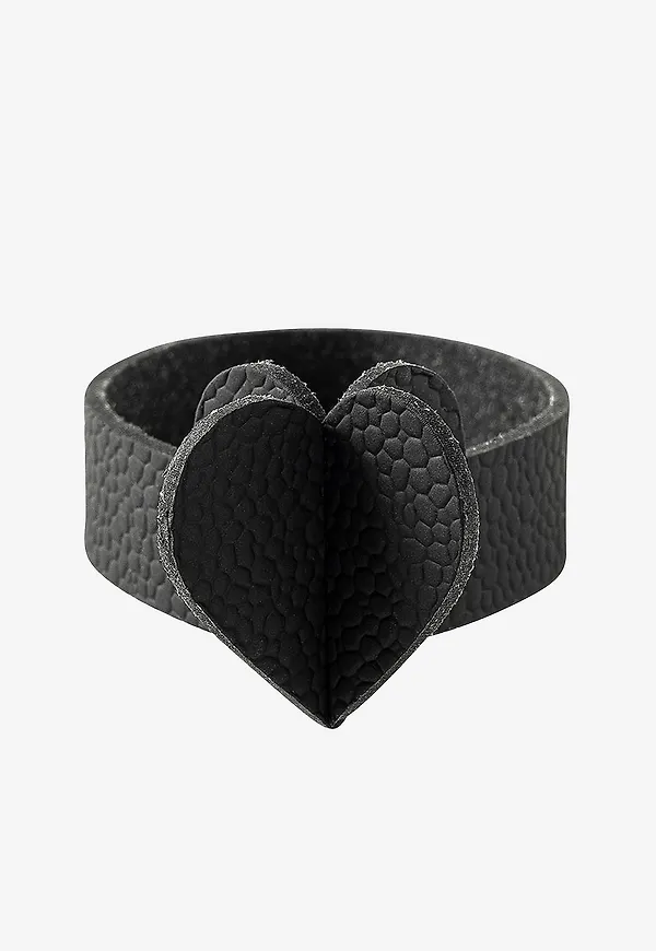 Moderiktig servettring i svart från MiLLE W NORDISK DESIGN.