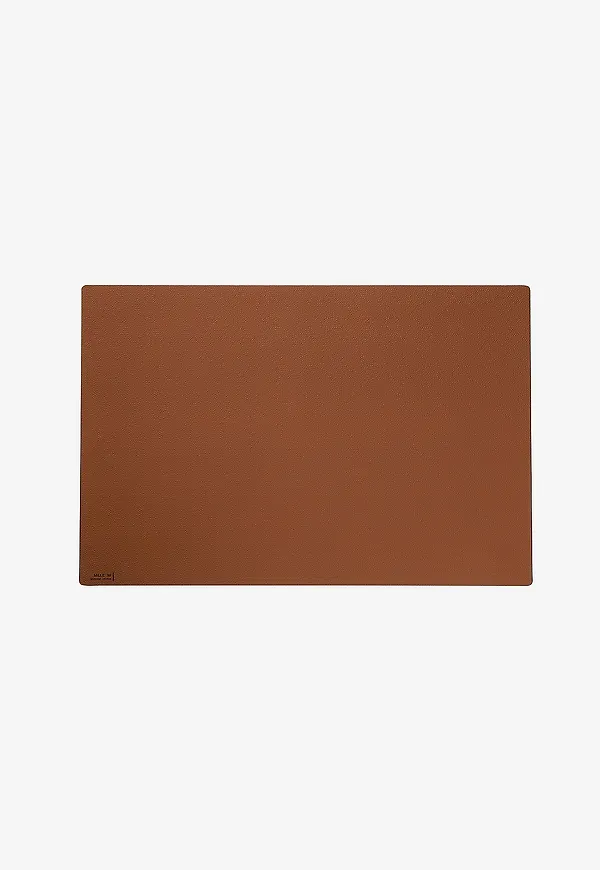 Stilriktig underlägg i läder från MiLLE W NORDISK DESIGN.