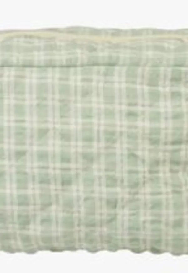 Ljusgrön hemtex-smyckesskrin i stilren modell.