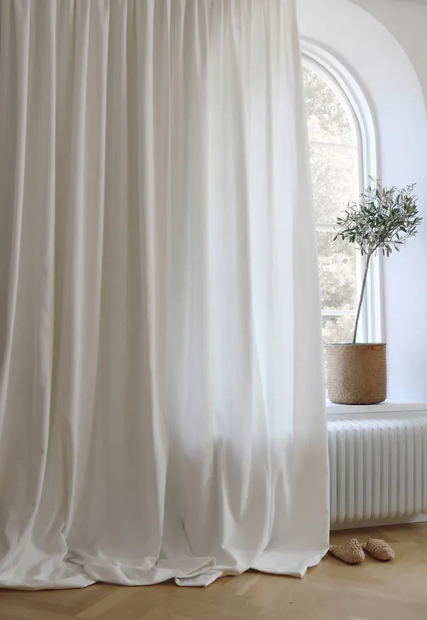 Otroligt snygg vit gardin 2025 från Mimou.