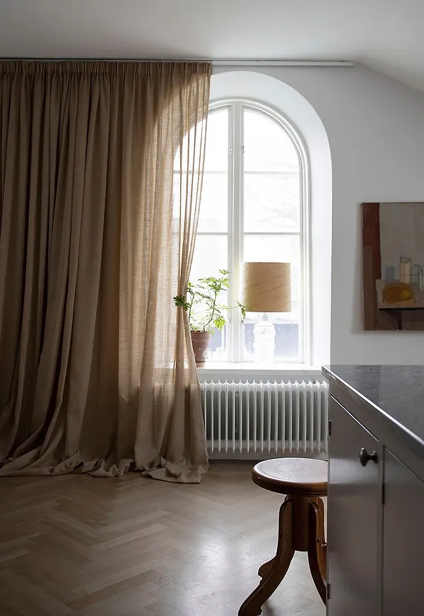 Fin beige gardin 2026 från Mimou.