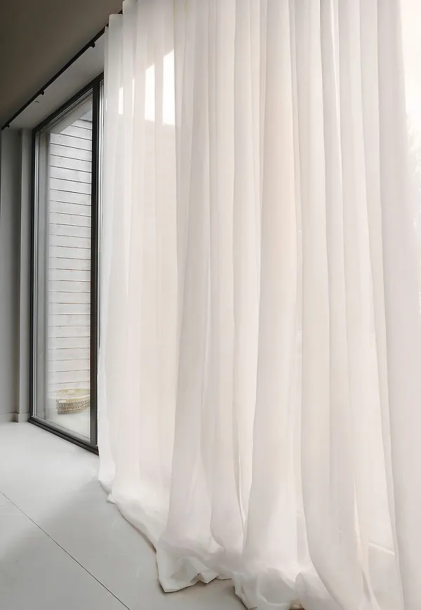 Härlig beige gardin 2026 från Mimou.