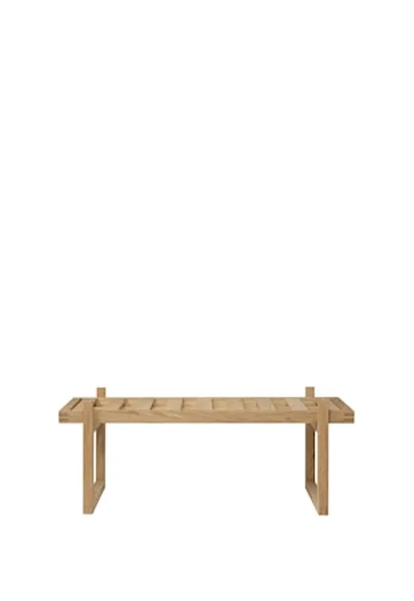 Riktigt fin brun bänk i ek från Kristina Dam Studio.