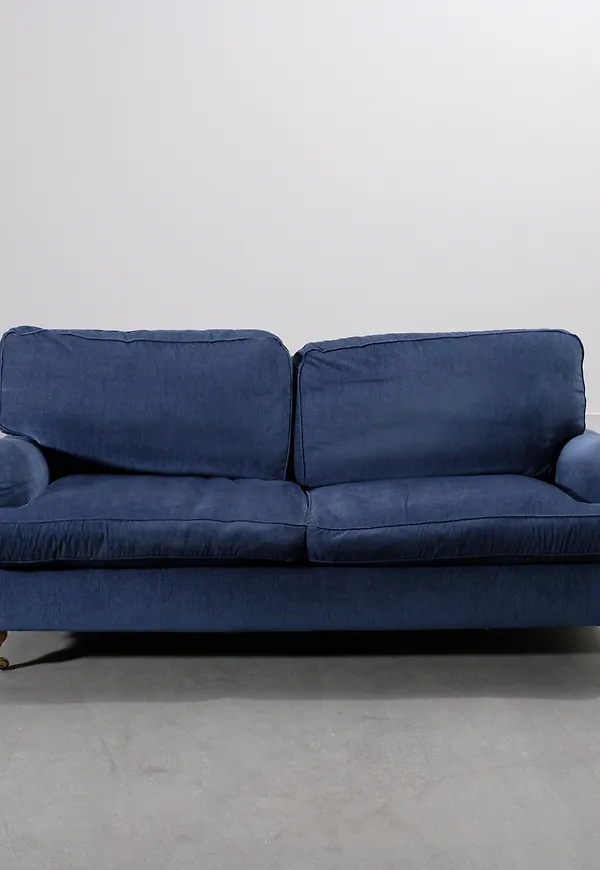 Skön soffa i blått från Mio.