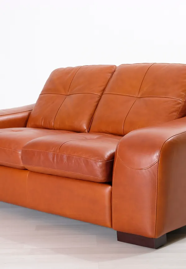 Exklusiv lädersoffa i brunt från Mio.