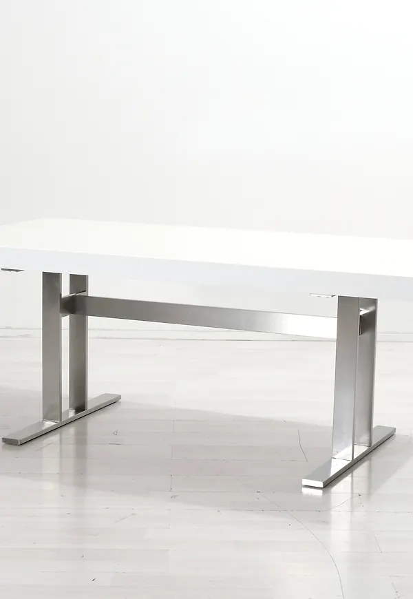 Jättefin vit bord 2025 från Mio.