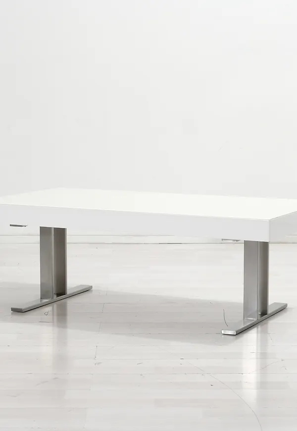 Otroligt fin vit soffbord 2025 från Mio.