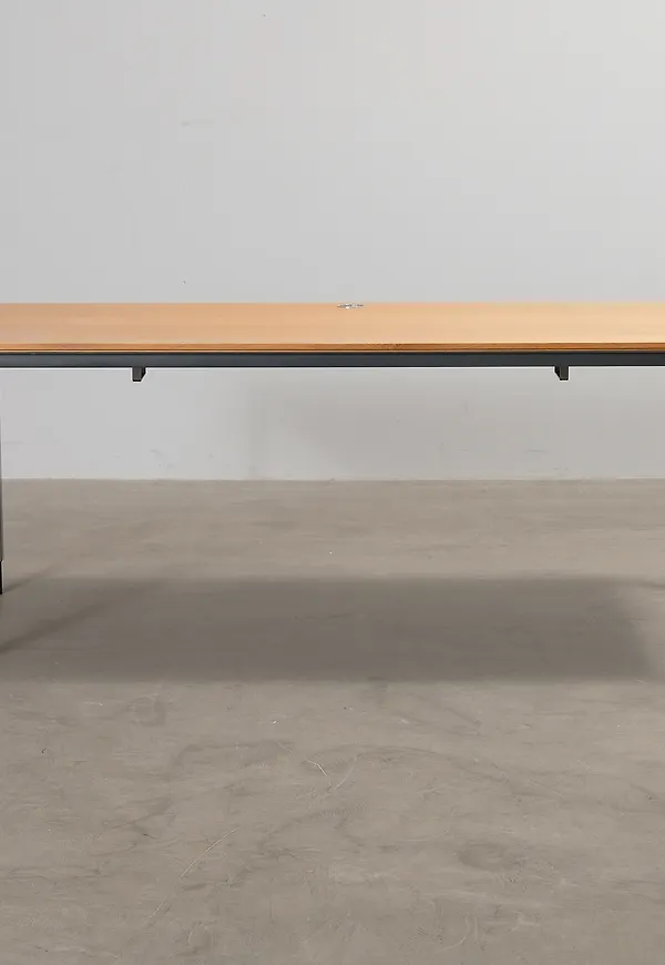 Härlig arbetsbord 2024 från Mobel.