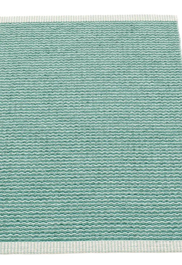 Mysig plastmatta 2025 från Pappelina.