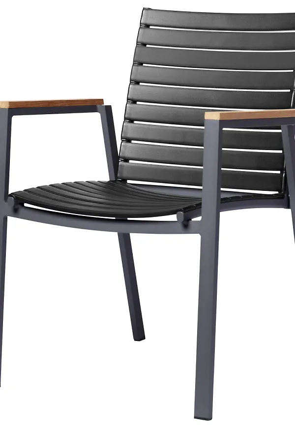 Vacker karmstol 2025 från Cinas.