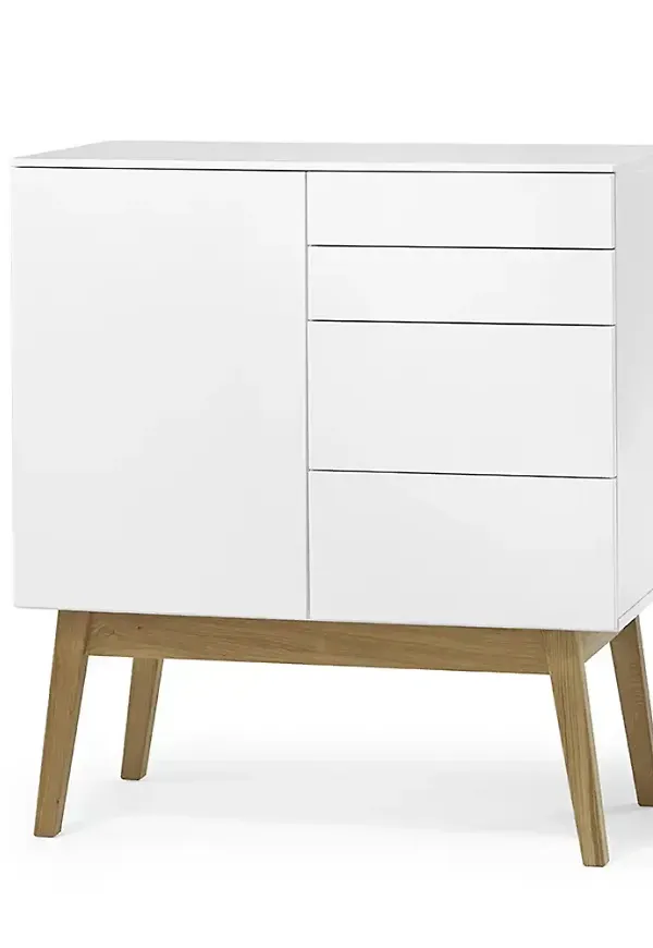 Torkelson förvaringsmöbel i ek som passar perfekt till sommaren 2025!