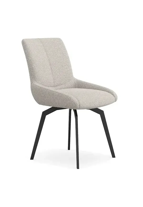 Jättefin Stol som passar bra vid många olika tillfällen.