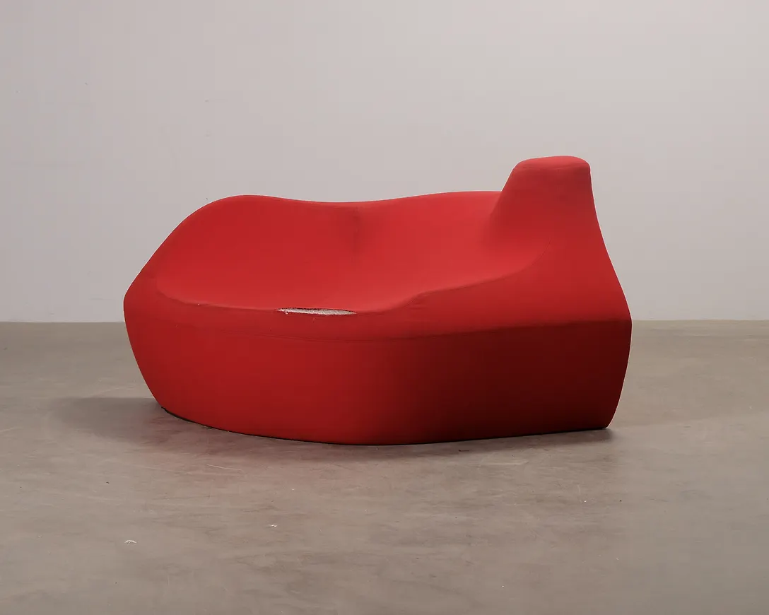 Jättesnygg röd fåtölj 2025 från Moroso.