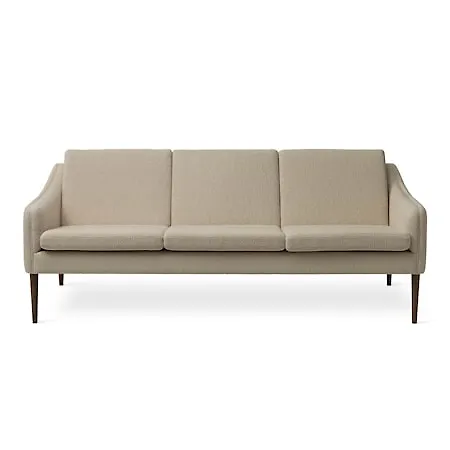 Ikonisk fåtölj i beiget från Warm Nordic.