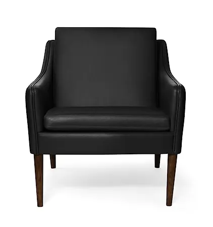 Fantastiskt snygg fåtölj i svart från Warm Nordic.