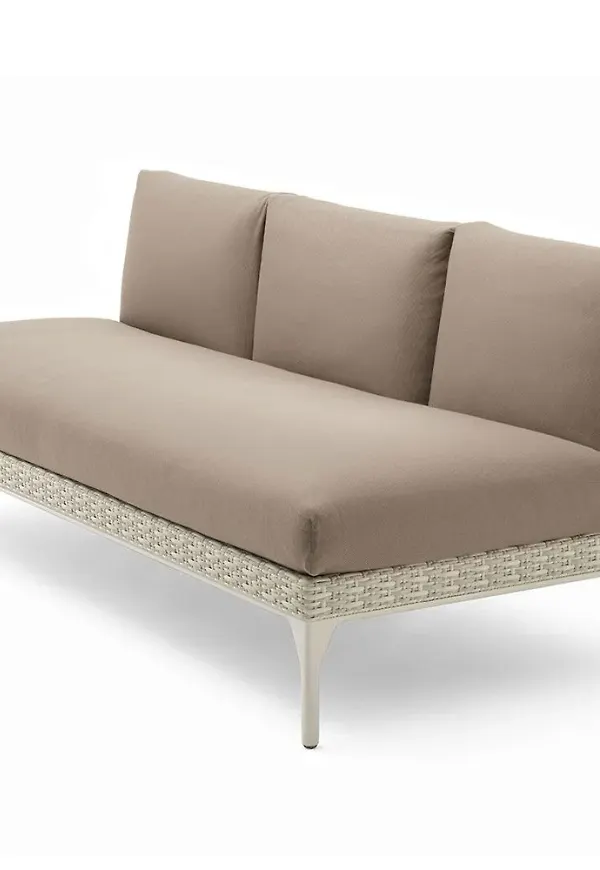 Vit Dedon-utemöbel i superfin modell.