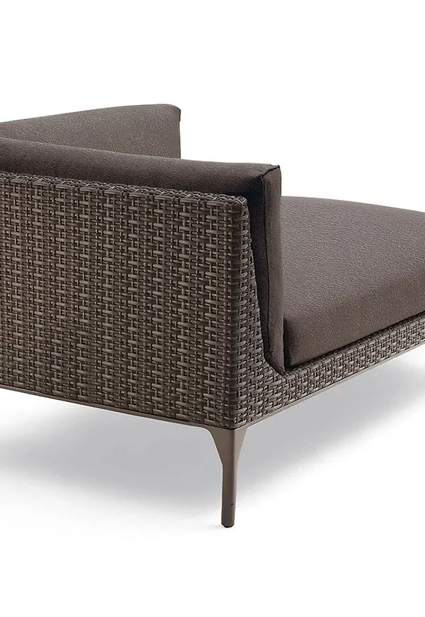 Smickrande aluminiumutemöbel i brunt från Dedon.