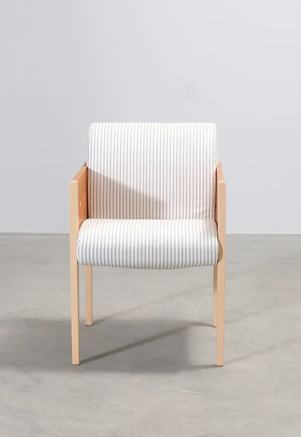 Stilriktig karmstol 2025 från Muurame.