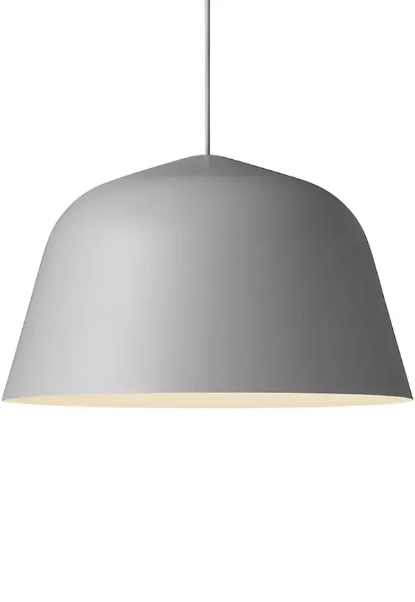 Stilren pendellampa i aluminium från Muuto.