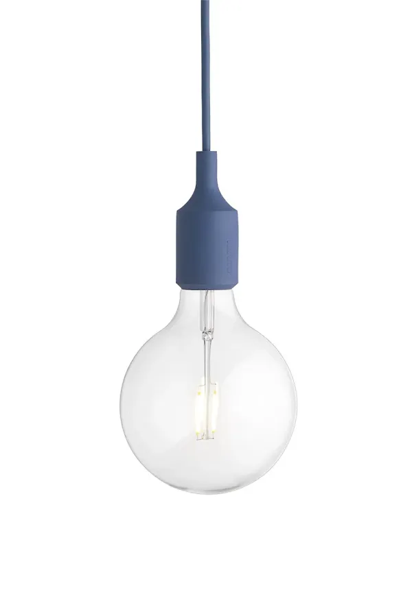 Komfortabel blå lampa 2025 från Muuto.