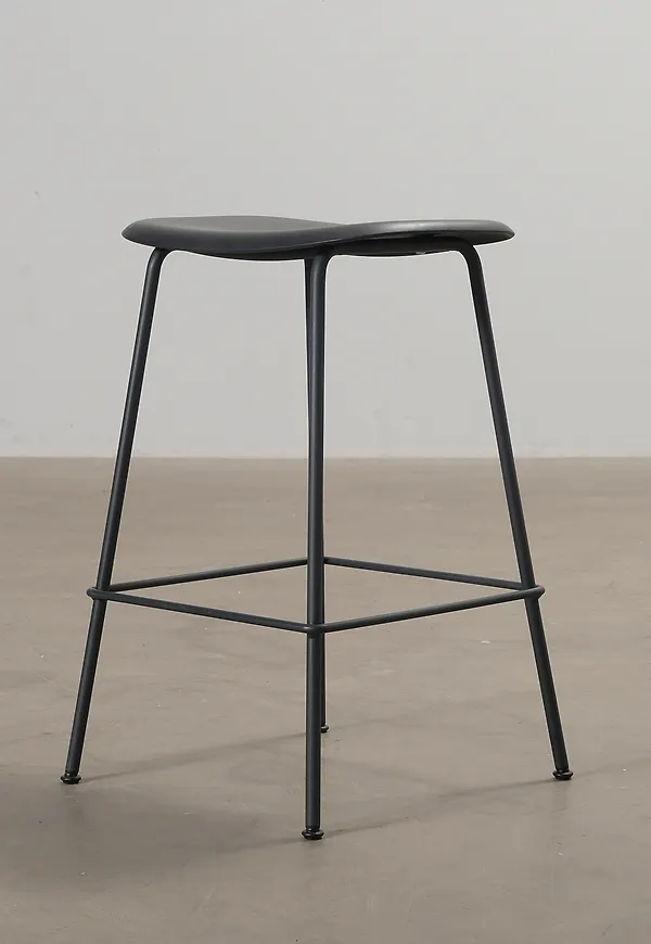 Supersnygg barpall i svart från Muuto.