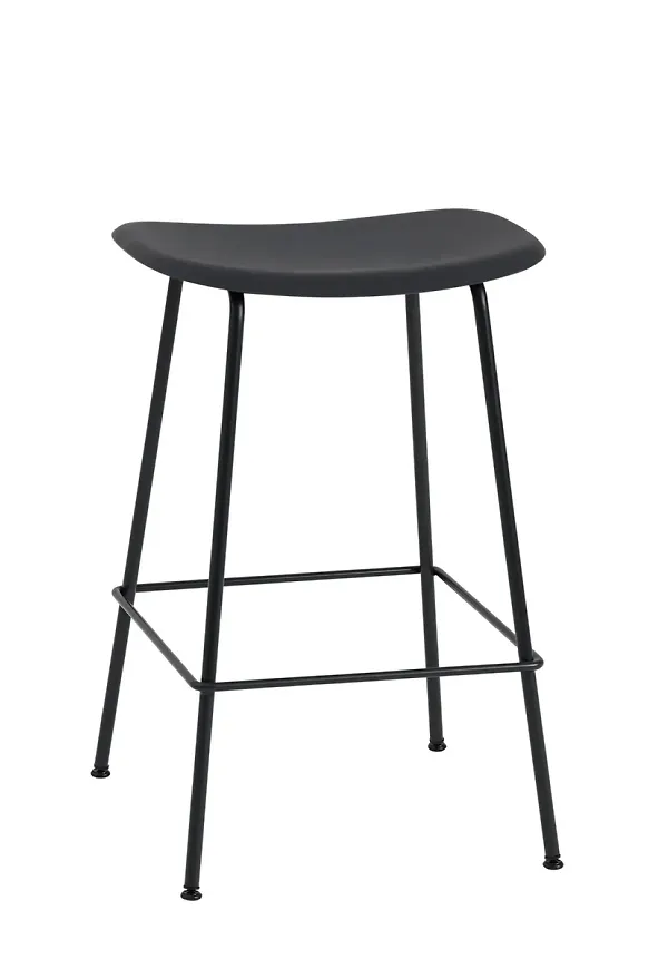 Komfortabel barstol i svart från Muuto.