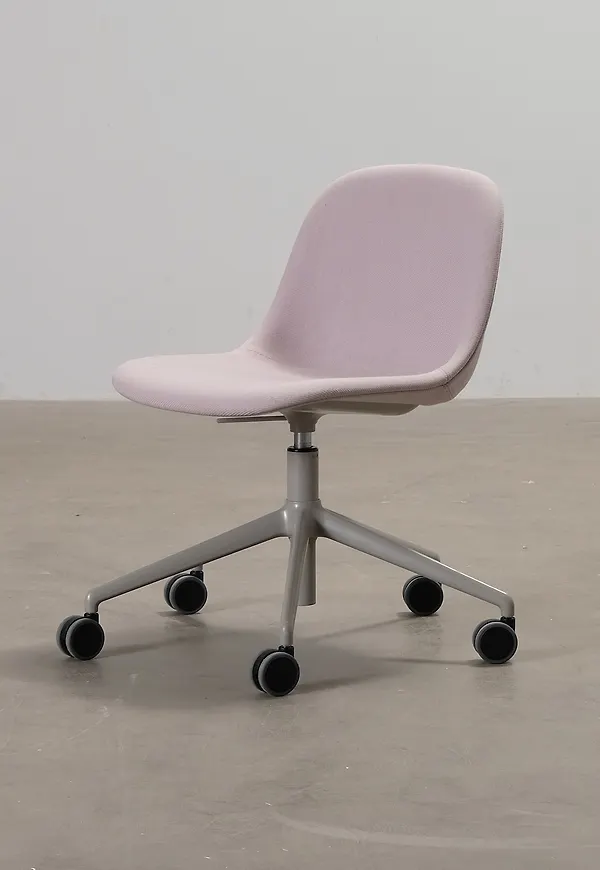 Moderiktig kontorsstol 2024 från Muuto.