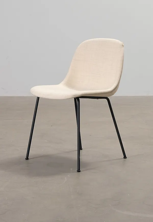 Smickrande Stol som passar bra vid många olika tillfällen.