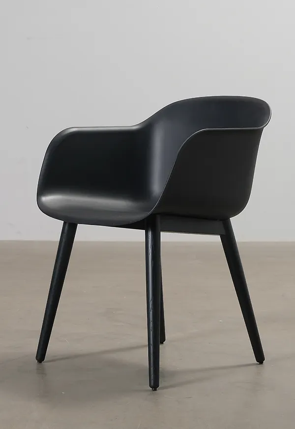 Fin svart stol 2026 från Muuto.